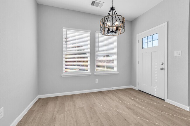 Building Photo - 4905 Paula St