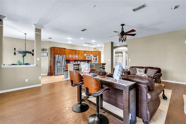 Building Photo - 4937 Bellflower Way