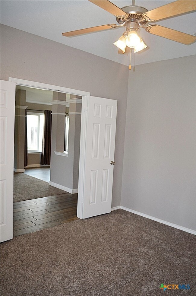 Building Photo - 423 Reservation Dr