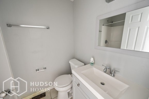 Building Photo - AVAILABLE NOW! - 2262 ROXANNA DR, CINCINNA...