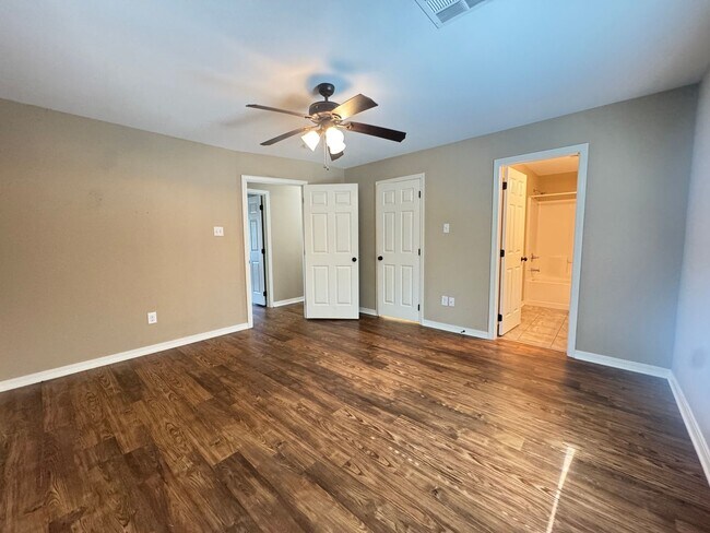 Building Photo - 3 Bed 2 Bath Townhouse in Ruston!