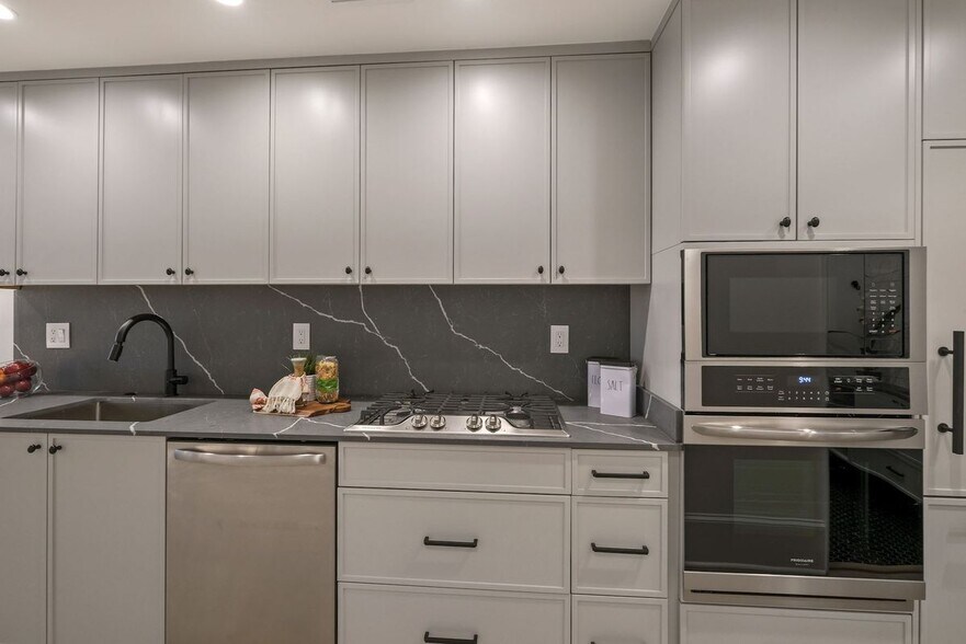 Building Photo - 1979 Biltmore St NW