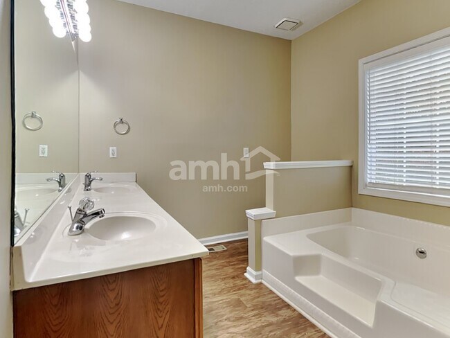 Building Photo - 2020 Foster Dr