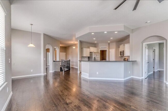 Building Photo - 495 Pasada Way