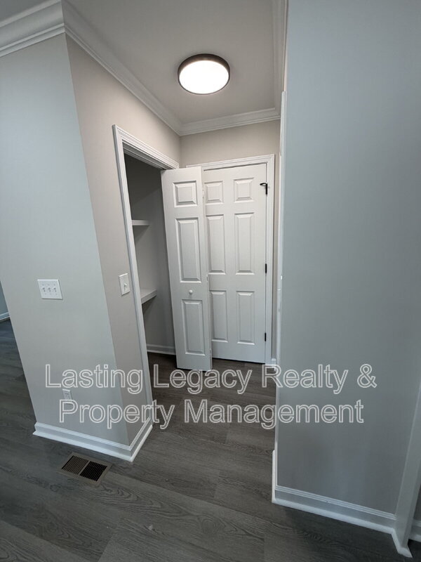 Building Photo - 2036 Harrison Ave