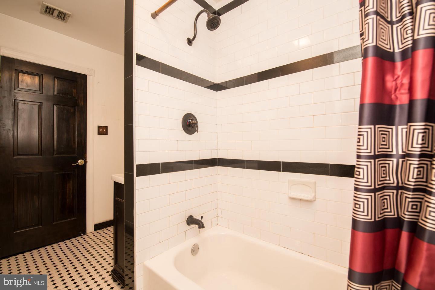 Building Photo - 822 N Ringgold St