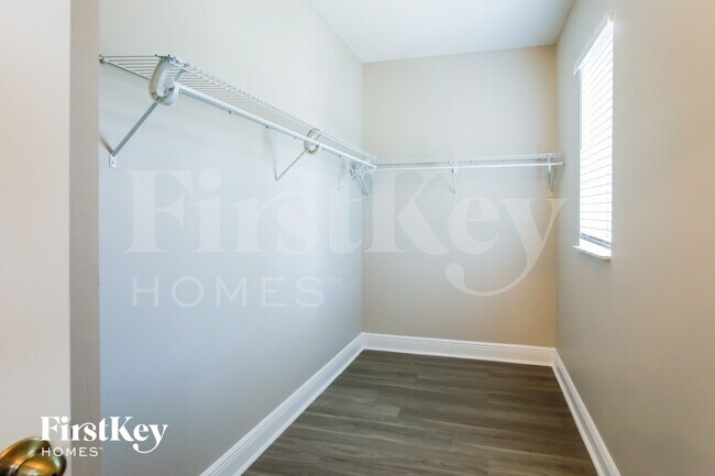 Building Photo - 2530 NE 41st Terrace