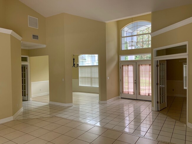 Building Photo - 5 Bedroom/3.5 Bathroom Pool Home On Cul-De-Sac Minutes from Downtown Windermere!!!