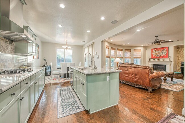 Building Photo - Spacious Home on Oversized Lot with Pool and Solar!