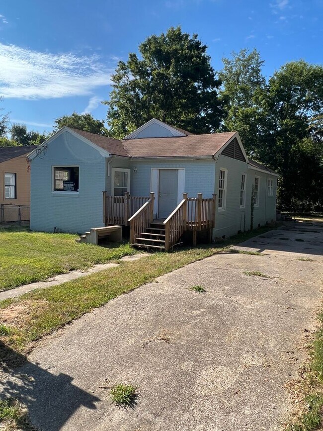 Building Photo - 2511 Quinton St