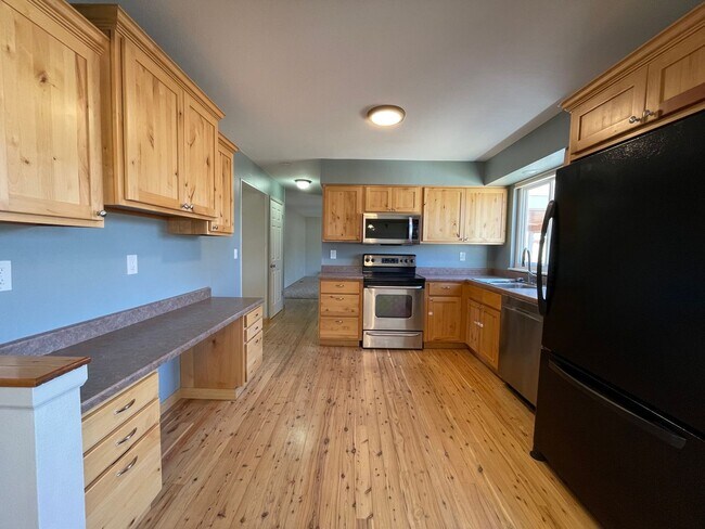 Building Photo - $0 DEPOSIT OPTION. 4BED/2.5BATH IN AURORA'S KINGSBOROUGH NEIGHBORHOOD