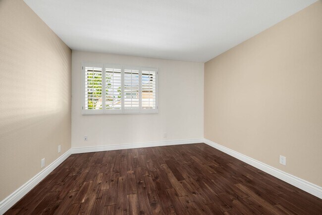 Building Photo - Beautiful 2-Story, 3-Bedroom, 3-Bath Townhome Community Pool