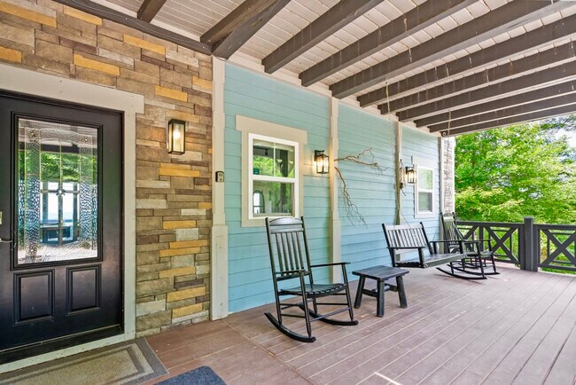 Building Photo - 140 Mystic Ridge Dr