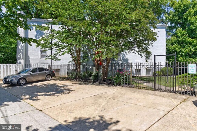 Building Photo - 2911 8th St SE