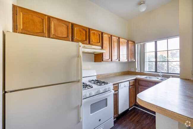 1BR, 1BA - 493SF - Kitchen - 11347 Califa St