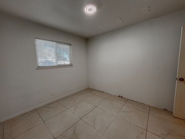 Building Photo - Spacious 4-Bedroom Home with Modern Upgrad...