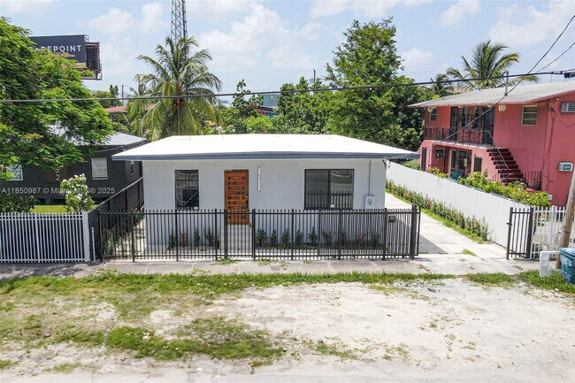 Building Photo - 666 NW 28th St
