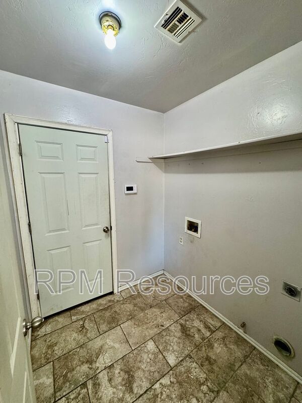 Building Photo - 10309 Banff Way