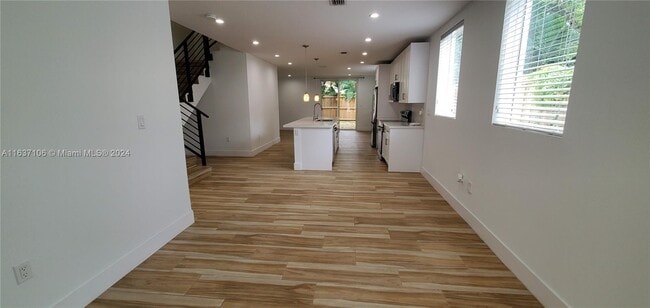 Building Photo - 3620 Thomas Ave