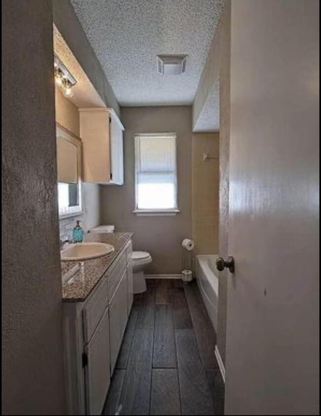 Building Photo - 413 Midland Dr