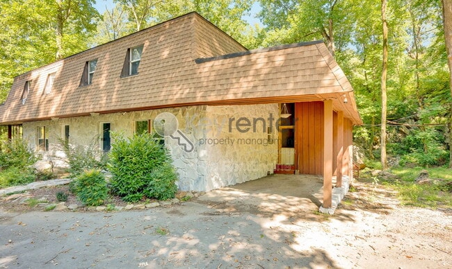 Building Photo - 1461 Palisades Rd