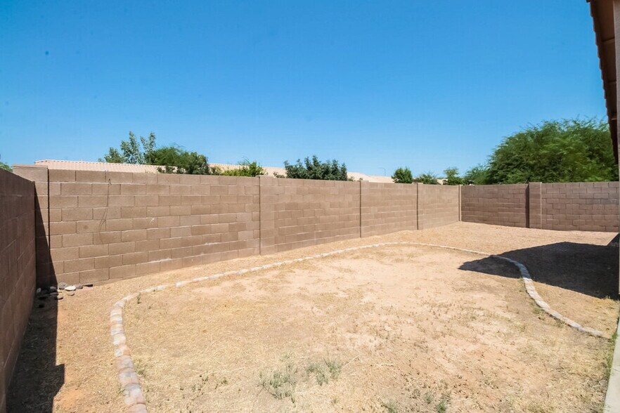 Building Photo - 11026 E Delta Ave