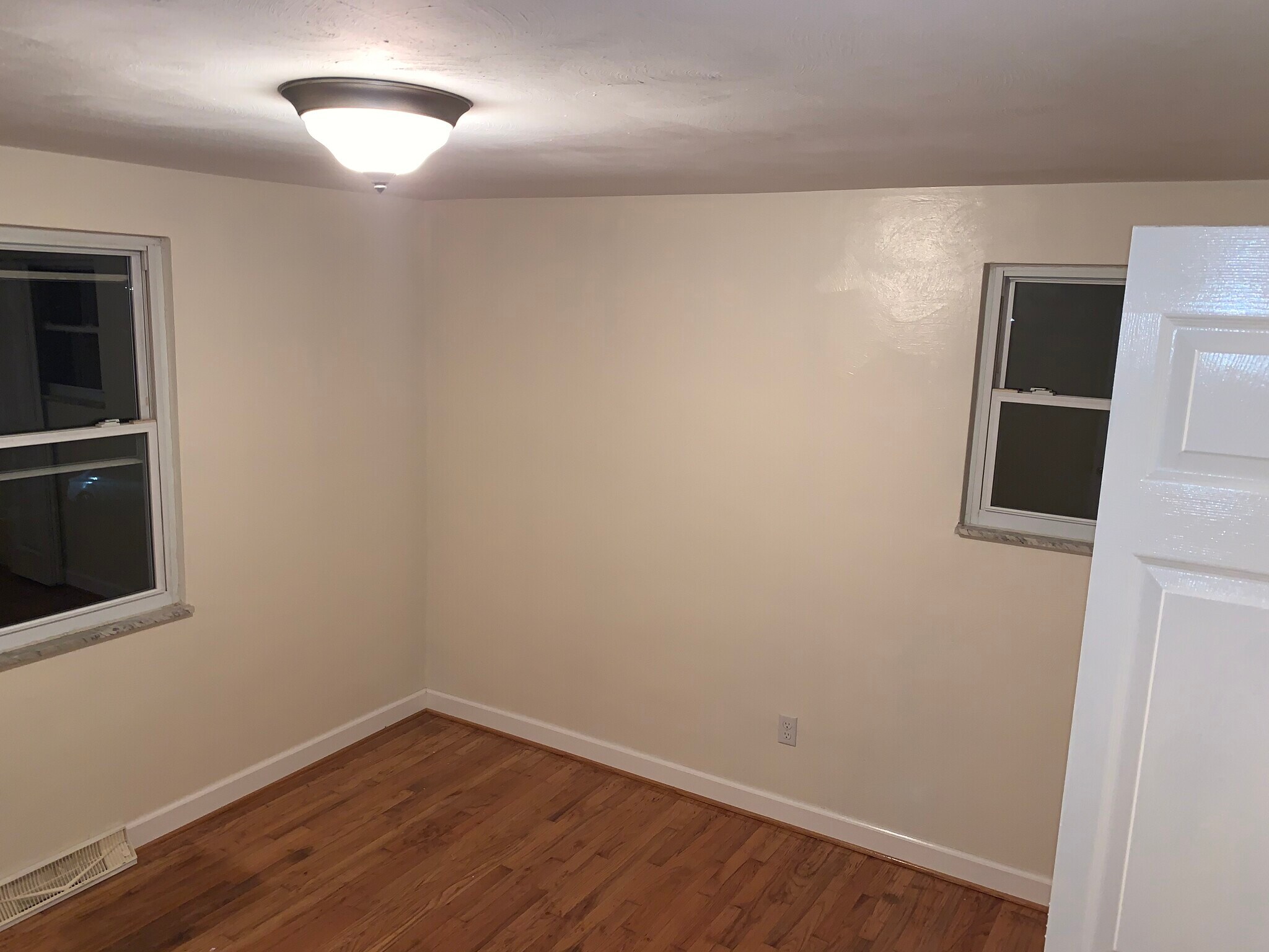 Building Photo - 4268 Sample Ct