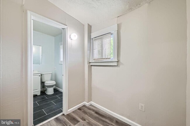 Building Photo - 118 N Hilton St