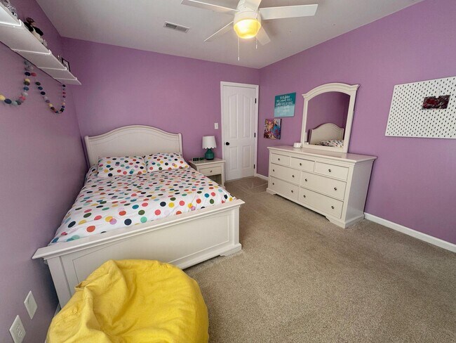 Building Photo - 2688 Woodlawn Way