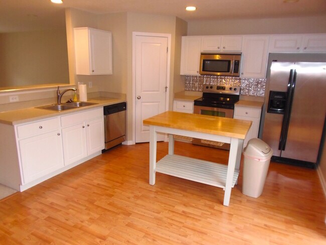 Building Photo - Two Bedroom Dublin Condo Rental at Hayden ...
