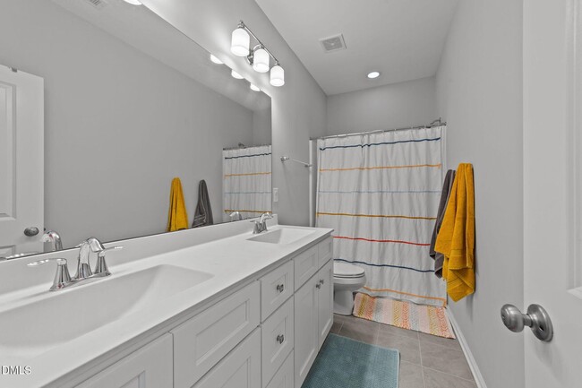 Building Photo - 4 Bedroom Home Close to Downtown Wake Forest. Fenced Yard!