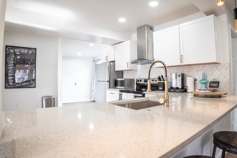 Building Photo - 3720 Taft Ave