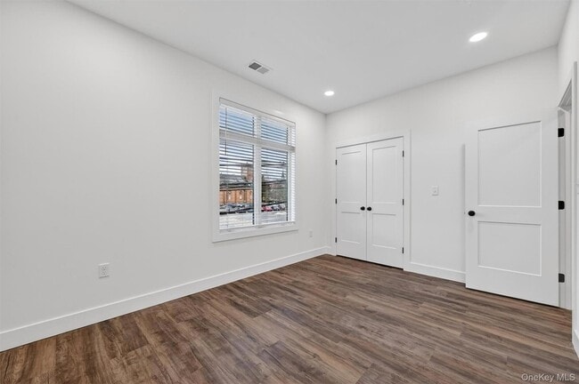 Building Photo - 19 Welling Pl