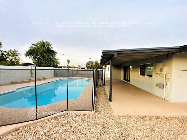 Building Photo - 4800 S Taylor Dr