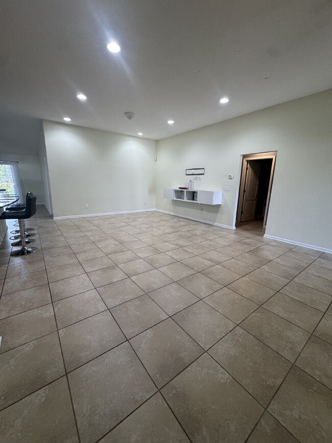 Building Photo - 4 Bedroom Home in Sandler Chase – Jacksonv...