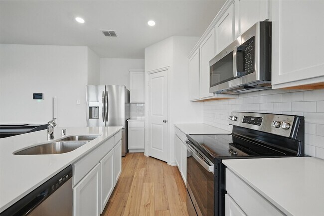 Building Photo - 132 Wyndemere Ln