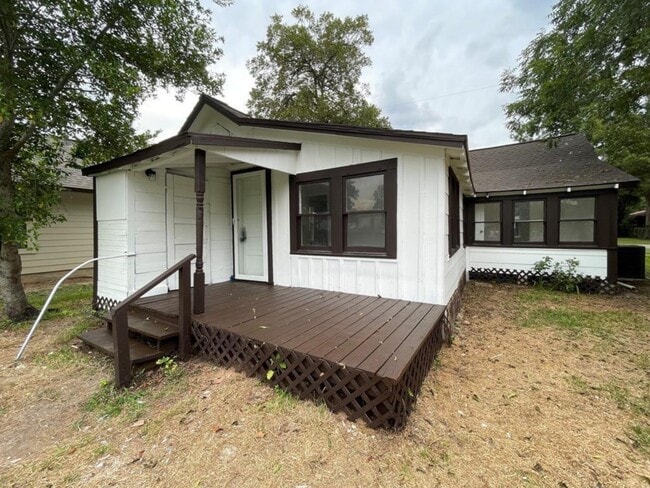 Building Photo - 508 Davis St