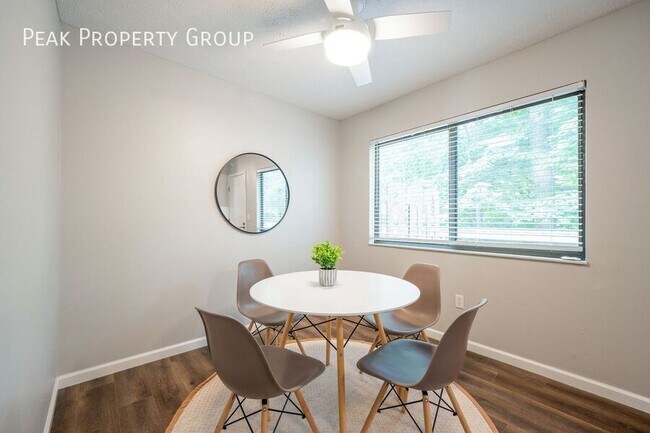 Building Photo - 3085 Griggsview Ct