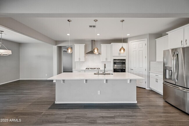 Building Photo - 16075 W Laurel Ln