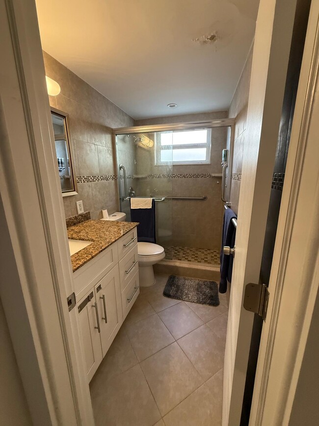Building Photo - 4652 Poinciana St