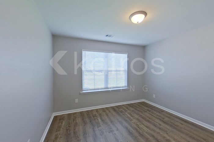 Building Photo - 203 Western Red Cedar Dr