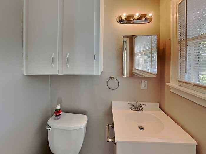 Building Photo - 5201 Sabelle Ln