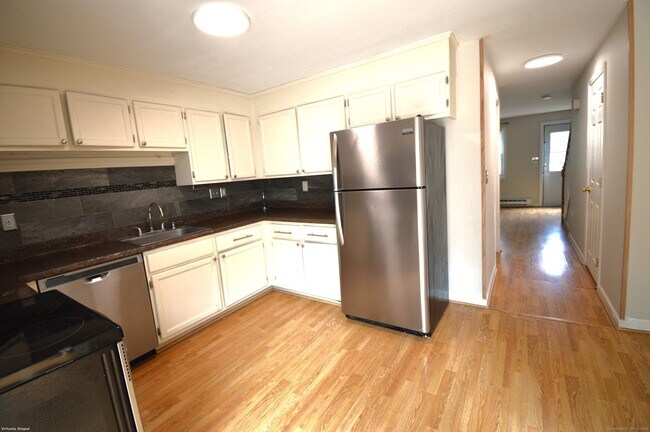 Building Photo - 250 Woodford Ave