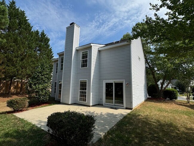 Building Photo - Pre-lease now for August!