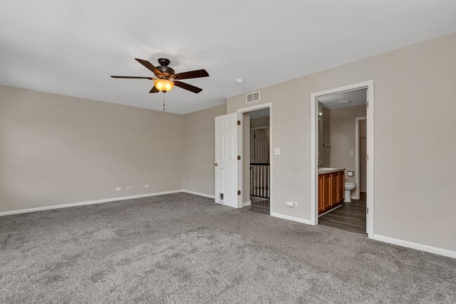 Building Photo - 2576 Hillsboro Blvd