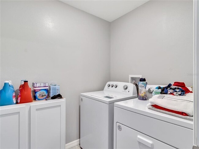 Building Photo - 5289 Fiddle Fig Ave