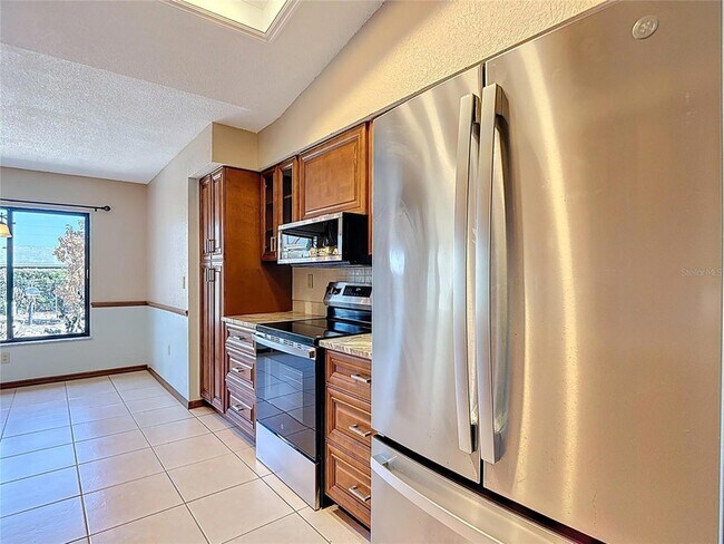 Building Photo - 5066 Woodbine St