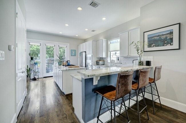 Building Photo - 2014 Crockett St