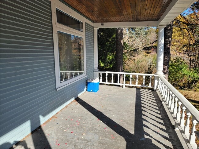 Building Photo - 2115 E 1st St