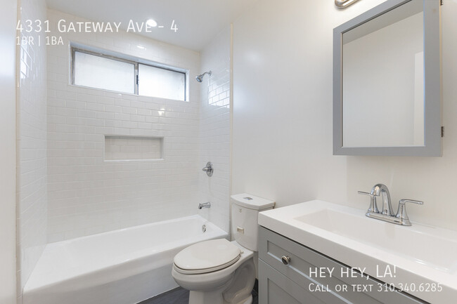 Building Photo - Silver Lake Apartment | One Bedroom | In U...